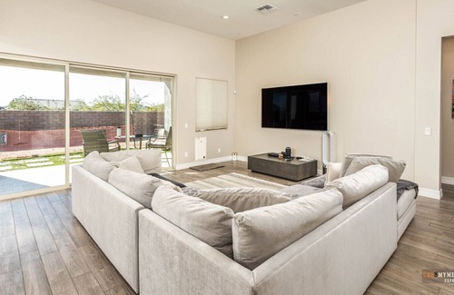 Starlight Estates House | LUXURY LIVING FOR SUPERBOWL