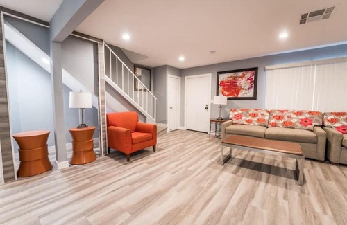 Sunrise Manor House | Luxury Living Just Steps from the Strip