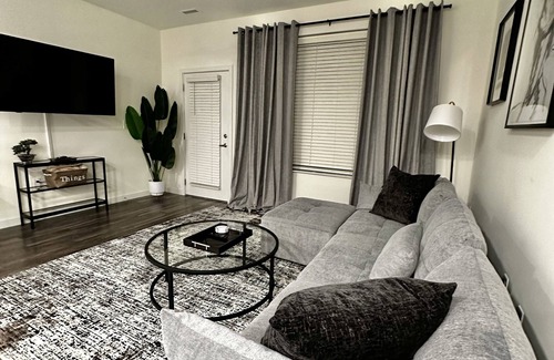 Richmond Apartment | Luxury living, located minutes from downtown! Free Parking!