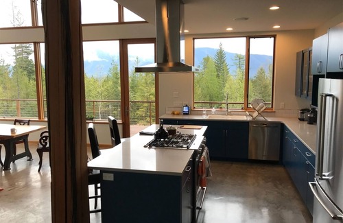 Columbia Falls House | Luxury Living Teakettle Lookout