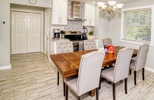 Tunkhannock Township House | Luxury Lodge for Family Getaway