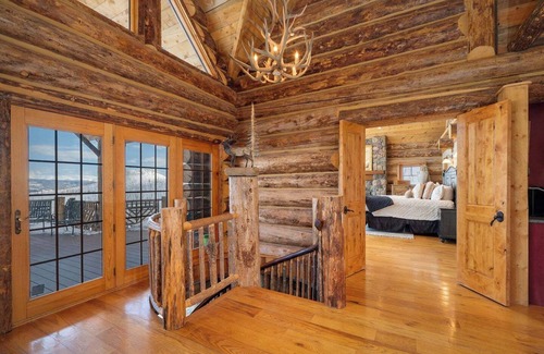Sunset Ridge Ski Chalet | Luxury Lodge Retreat, 360 Views, Hot tub, Views!