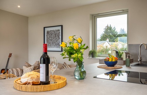 Buchlyvie Apartment | Luxury Lodge with deck, hot tub, mountain views