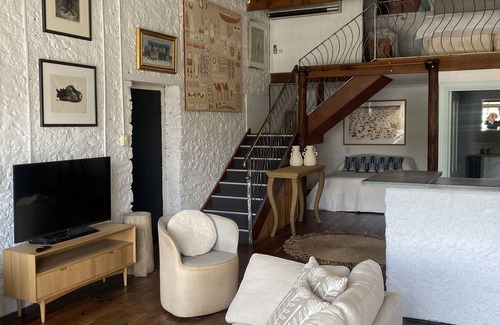 Upper Wakefield House | Luxury loft style apartment in the heart of historic Auburn