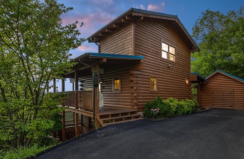 Gatlinburg - Pigeon Forge Cabin | Luxury Log Cabin w/Spectacular View - 2 King Suites, Hot Tub, Hammock & HS Wifi