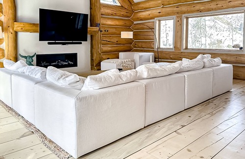 Highland Meadows House | Luxury log cabin with hot tub, sauna, lap pool, game room, & home gym