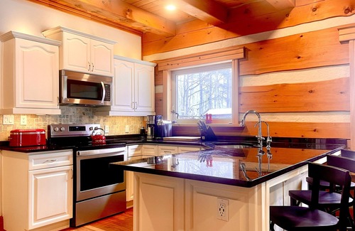 Meaford House | Luxury Log Home, Southern Georgian Bay - Explore Blue Mountain to Tobermory
