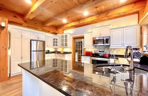 Meaford House | Luxury Log Home, Southern Georgian Bay - Explore Blue Mountain to Tobermory
