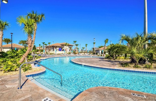 Davenport House | Luxury Mansion 8BR - Private Pool - Jacuzzi