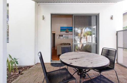 South Fremantle Apartment | Luxury Modern Escapia