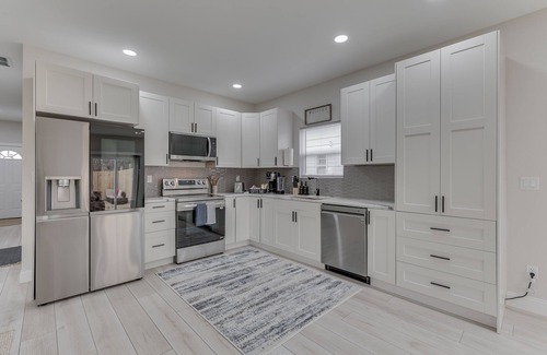 Indianapolis House | Luxury Modern Nearby Downtown Indy Escape: New Built. Game Room, 75” TVs