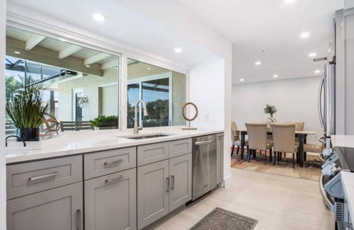 Marco Island Villa | Luxury Modern Waterfront 3 BR/8 guest Villa W/Pool, Stunning View, 5 Min-Beach