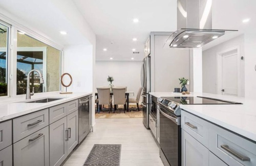 Marco Island Villa | Luxury Modern Waterfront 3 BR/8 guest Villa W/Pool, Stunning View, 5 Min-Beach