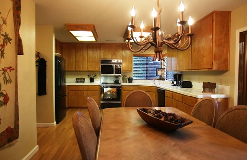 Long Barn House | Luxury Mountain Home Nestled in the Pines with Central Air Conditioning