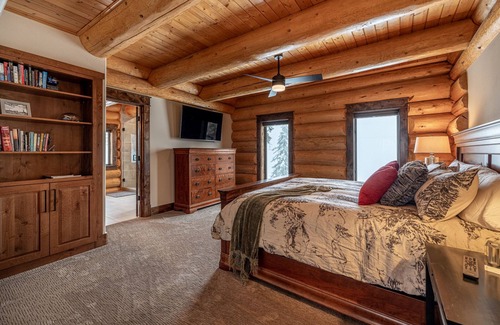 Leavenworth Cabin | Luxury Mountain Lodge. Unrivaled Views. Chef’s Kitchen. Family Play Spaces.