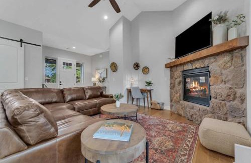 Williams House | Luxury Mountain Retreat with studio apartment