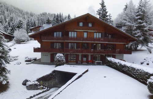 Villars-sur-Ollon Apartment | Luxury Moutainside Chalet with Stunning Views