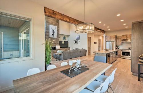 Bend House | Luxury Mt Bachelor Retreat with Hot Tub and Patio