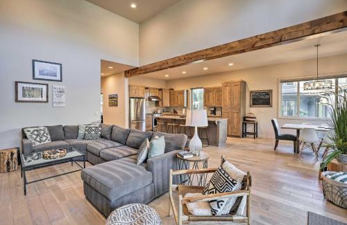Bend House | Luxury Mt Bachelor Retreat with Hot Tub and Patio