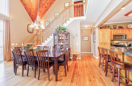 Helen Cabin | Luxury Mtn View Chalet - Spacious Chalet with Mega Mountain Views