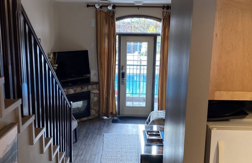 Cougar Creek House | Luxury Mystic Hot Pools Townhouse