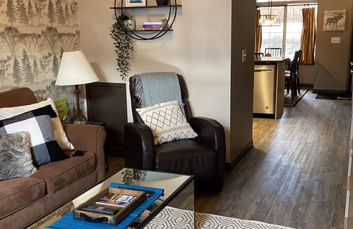 Cougar Creek House | Luxury Mystic Hot Pools Townhouse