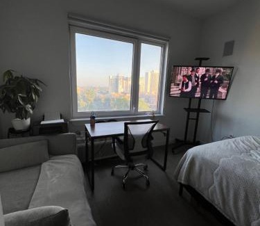 Queens Apartment | Luxury NYC Studio Getaway w/Amazing Views