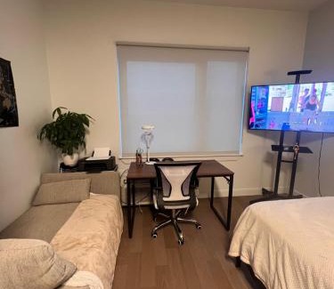 Queens Apartment | Luxury NYC Studio Getaway w/Amazing Views
