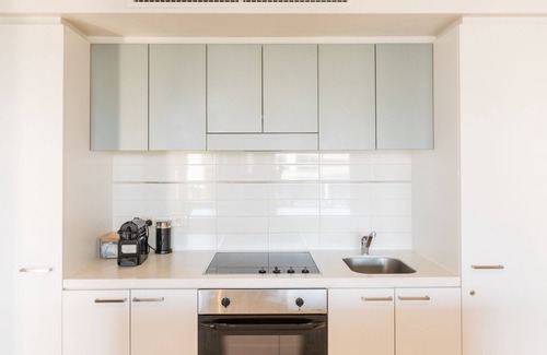 Adelaide Central Business District Hotel | Luxury Oaks Horizons apartment with a pool in the CBD