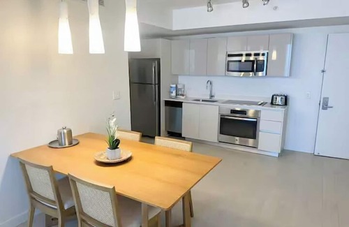 Hallandale Beach Apartment | Luxury Ocean Views Apt 1208