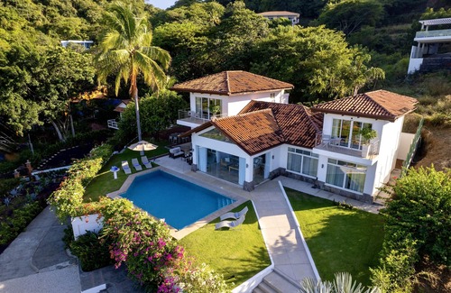 El Ocotal Villa | Luxury Ocean-View 5 BR Villa/short walk to the beach