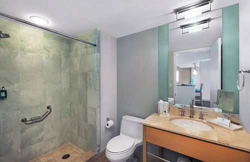 Sunny Isles Beach Hotel | Luxury Oceanfront with Bay Viewn
