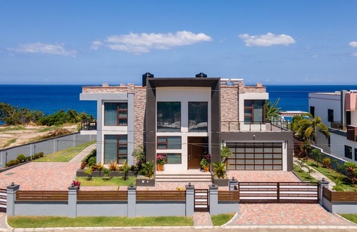 Tower Isle Villa | Luxury Oceanfront Villa~ Fully Staffed~Pool~Jacuzzi~Movie Theatre