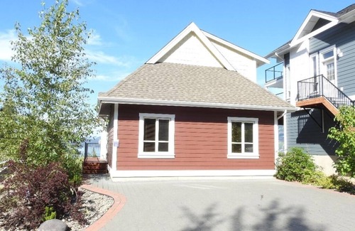 Central Okanagan Cottage | Luxury Okanagan Lake View Cottage in La Casa (LaCasa) Resort, Kelowna!
