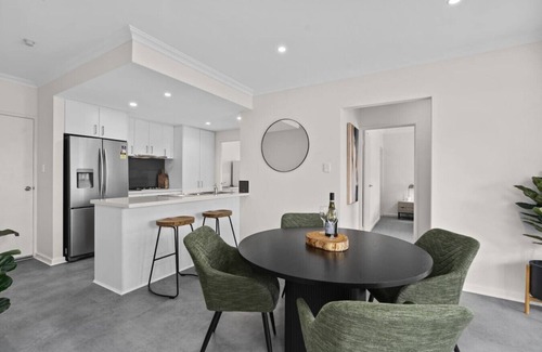 Nollamara Apartment | Luxury on Lewes - 3BR | Free Wi-Fi