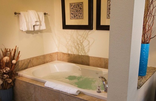 Enterprise Resort | Luxury One Bedroom and One Bathroom Unit with Full Amenities