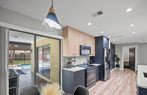 Venice Groves House | Luxury Paradise 4 Bedroom House with Heated Pool