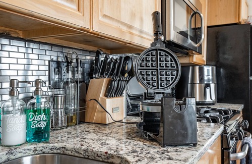 Canton House | Luxury Parkfront Haven with Hot Tub - Beloved by Families & their Dogs