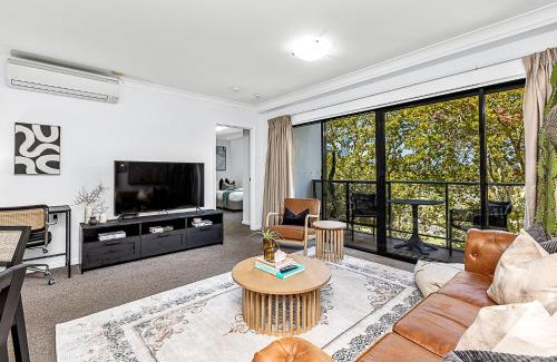 Perth Central Business District Apartment | Luxury Perth Getaway Modern Design