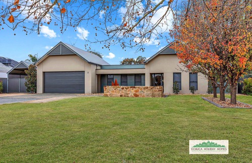Moama House | Luxury Pool Villa | Murray River | 4BR