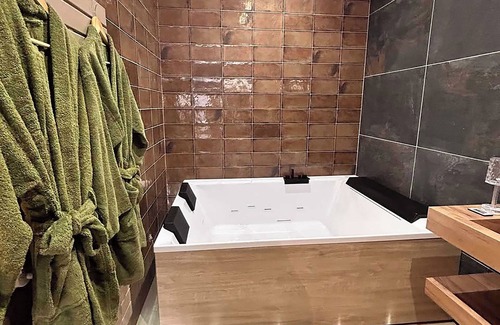 Torreilles Bed & Breakfast | Luxury private suite, the colonial house
