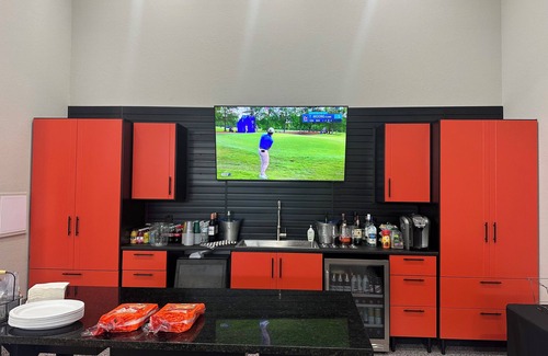 Highland Apartment | Luxury Racing Garage…make Sebring your play ground.