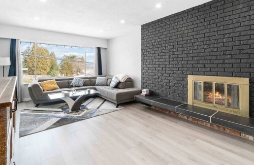 Burnaby House | Luxury Renovated 3BD House in Burnaby