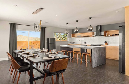 Joshua Tree House | LUXURY RETREAT - HeatedPool/Jacuzzi