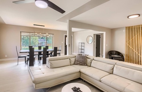 Bel Aire House | Luxury Retreat w/ Steam Shower+gym+office+ gourmet kitchen 4.4 miles to downtown