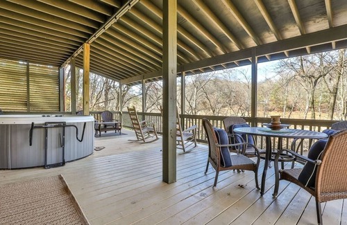 Ellijay Cabin | Luxury River Oasis -3 Master Suites - 3 Fireplaces Hot Tub! 195/Night