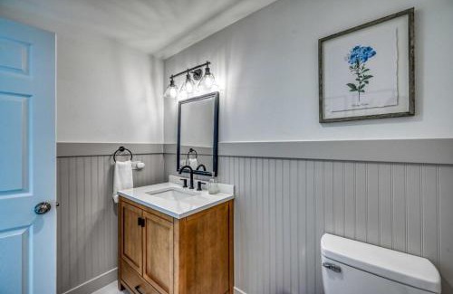Canyon Lake House | Luxury Riverfront Villa with Firepit & Gameroom!