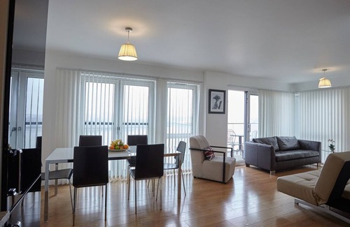 Peninsula Apartment | Luxury Riverside apartments, 3 Bedroom apartment on the river, O2, Excel