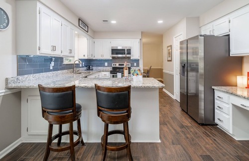 Mid America House | Luxury Rock Creek INN near Lake Hamilton