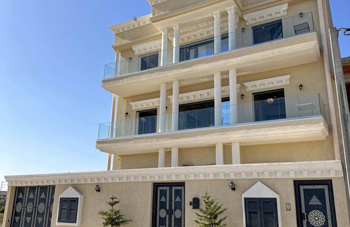 Rejiche Apartment | Luxury Rooftop Wifi, Ac, Outdoor Barbecue